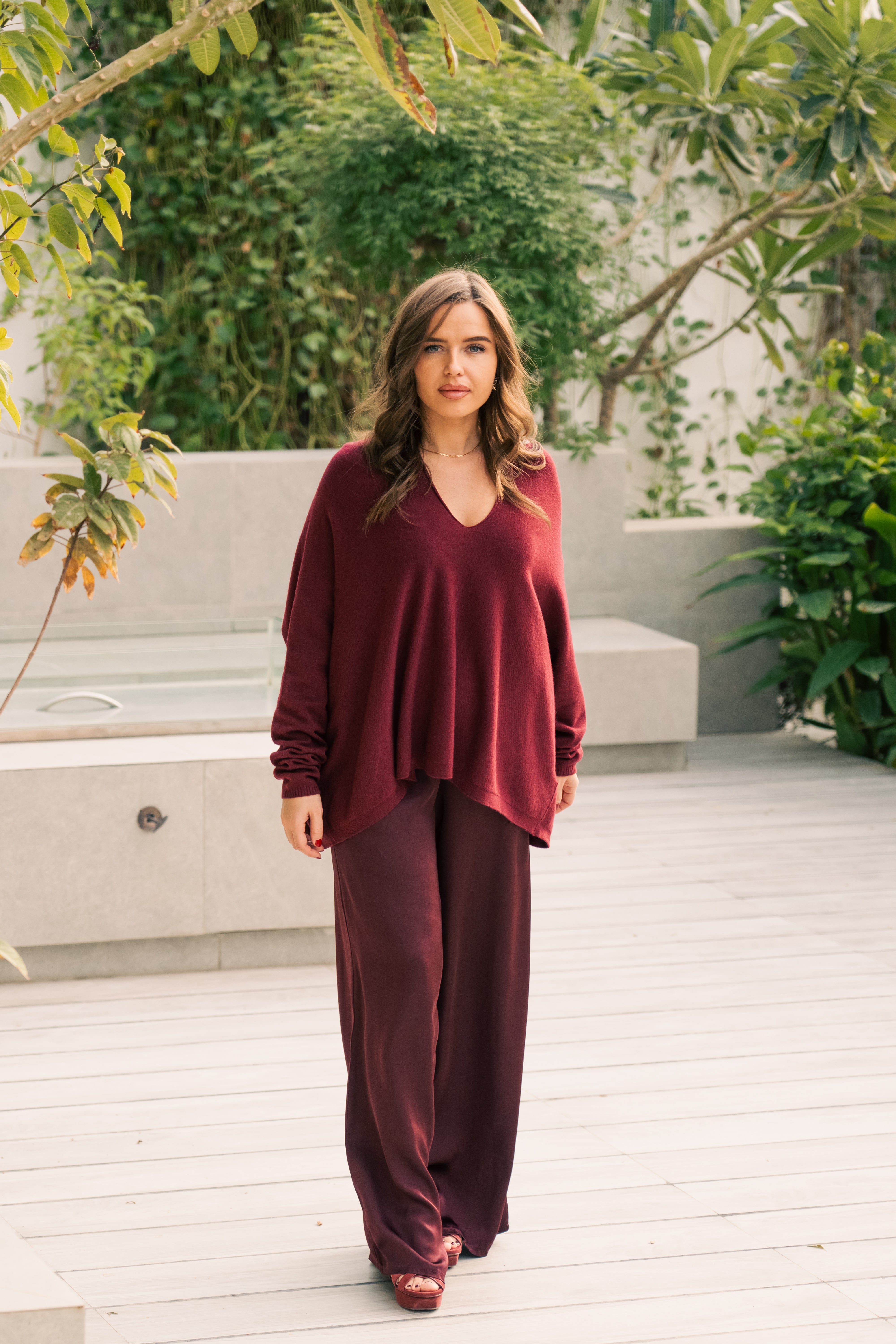 BURGUNDY V NECK WOOL SWEATER